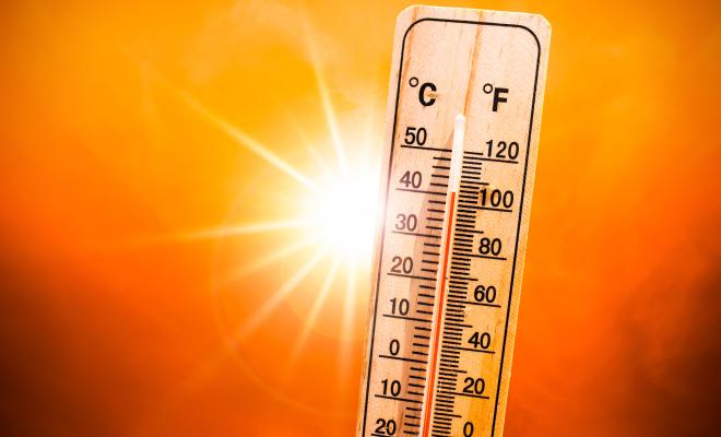 Thermometer displays 40 degrees C during heatwave