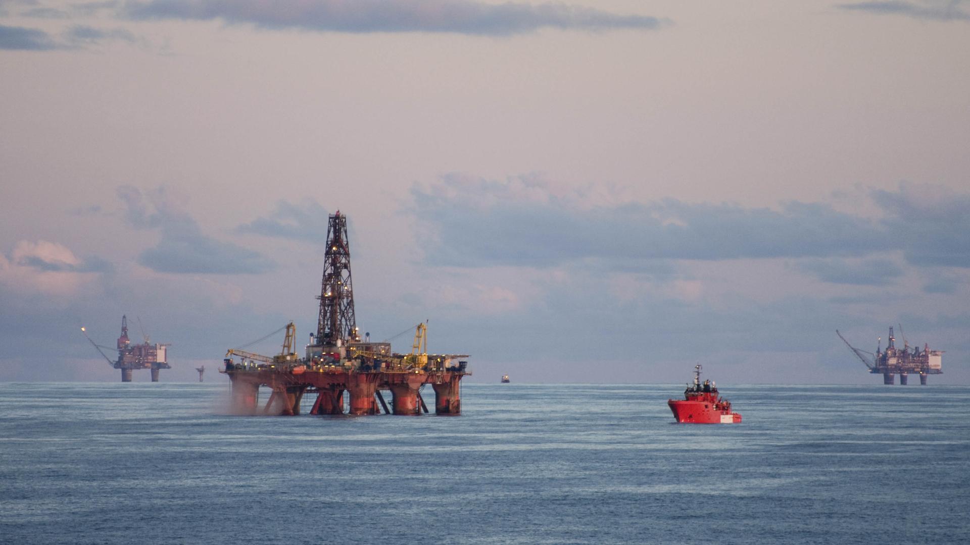 North sea drill rig surrounded by supply boats